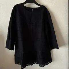 黒いレースディテール7分袖チュニックブラウス