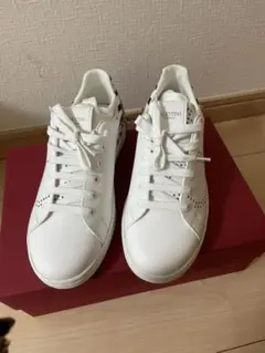ヴァレンティノvalentino スタッズ スニーカー