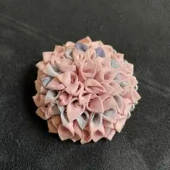 レトロブローチ　布を織り込んで作られてます