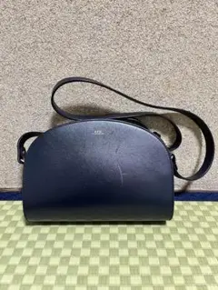 A.P.C アーペーセー ハーフムーンショルダー