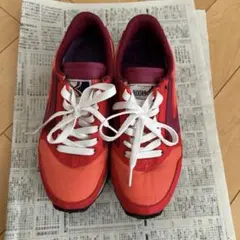 BROOKS 赤色　スニーカー　23.5センチ