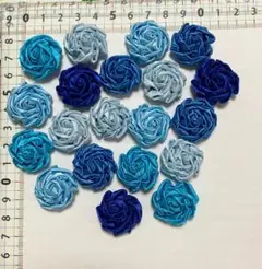 ハンドメイド 巻きバラモチーフ 2cm 青系 20個