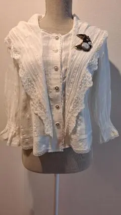Rossaのレース付きブラウス（飾りフード付き）