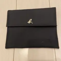 黒アニエスのフラップポーチ