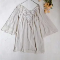 ブランド不明　シアーレース　刺繍シフォンチュニック　Vネック【M】