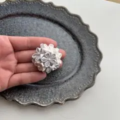 くすみカラーの朝顔染め〜小花ブローチ〜