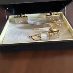 ネクタイピンとカフスセット ゴールドシルバー