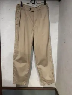 Barbour タック入り ベージュ チノパン