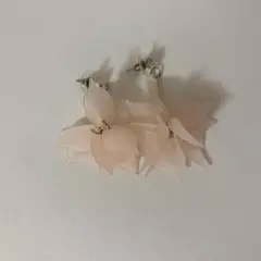 花びら型淡いピンクスタッドピアス 桜