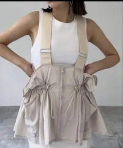 ベージュ ドロストサスペンダートップス　ベスト　ジレ
