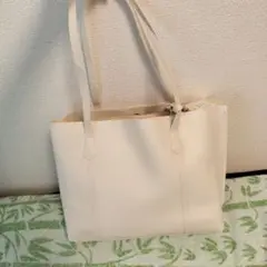 白バッグ　ポケットあり　角底　シンプル　かわいい