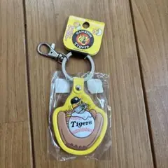 HANSHIN Tigers ぐでたま　レザー　キーホルダー　グローブ
