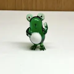 不思議な顔のカエル