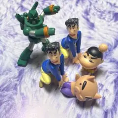 ガチャガチャ　机の上の「クレヨンしんちゃん」