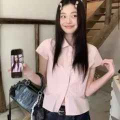 ピンク 半袖シャツ タックデザイン