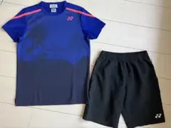YONEXヨネックス ネイビーブルーシャツ+黒のハーフパンツ上下セットアップSS