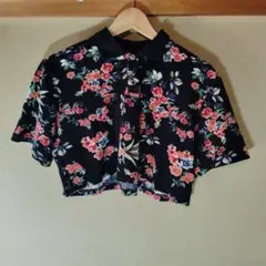 cOQULE 花柄クロップドポロシャツ