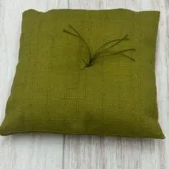 オリーブグリーンのスクエアクッション