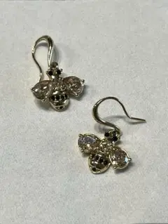 ヴァンドームブティック　幸運ハチ　フックピアス 金色ピアス　ラッキーアイテム