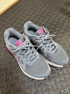 Nike ランニングシューズ グレー/ピンク 22.5cm