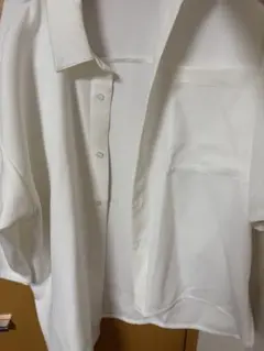 ホワイト 半袖シャツ ポケット付き