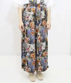イズスカラー　552251：ひまわりと狐のパッチワーク柄 ワッシャー加工パンツ