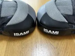 ISAMI パンチングミット ブラック グレー