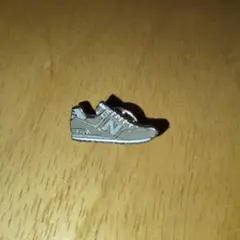 New Balance スニーカー ピンバッチ