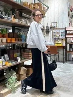 ニコアンド　サイドラインベロアフレアスカート ブラック