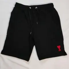 【AMI Paris】グリーン Ami de Coeur ロゴ ショートパンツ AMI Parisのグリーン Ami de Cœur ショートパンツがセール中