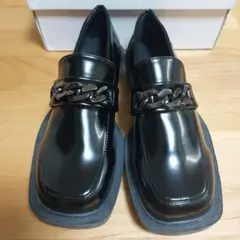 厚底チェーンポイントローファーシューズ
