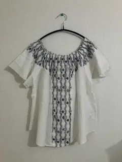 刺繍入り　コットンブラウス