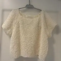 半袖クリーム色トップス