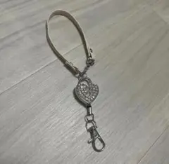 未使用　QVC JinkaNezu ハートリール式ストラップ