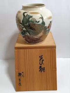 匿名配送込メルカリに出てない⁈九谷焼錦栄　古く渋い花瓶　箱付　　時代物昭和レトロ 匿名配送込メルカリに出てない⁈九谷焼錦栄 古く渋い花瓶 箱付