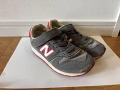 New Balance キッズスニーカー グレー/レッド　17.5センチ