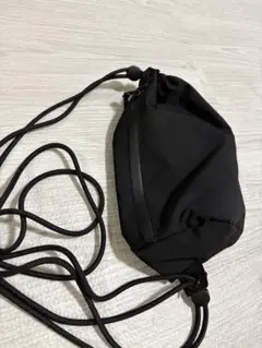 ユニクロ　ミニドローストリングバッグ　ブラック