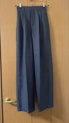 グレー ワイドレッグ スラックス