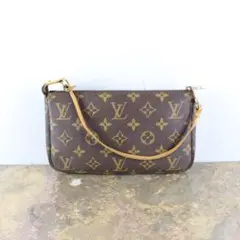 LOUIS VUITTON ルイヴィトンアクセソワールモノグラム柄ポーチ