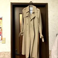 美品、年中使えるトレンチコート通勤にも