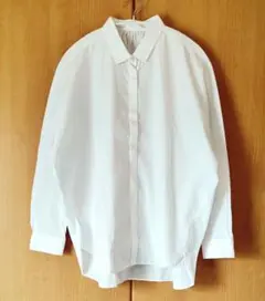 【美品】ELLE きれいめホワイトシャツ　パールボタン
