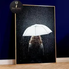 インテリアポスター 雨夜傘女性モノクロ 映え 余白 存在感 優美 清楚 洗練