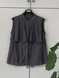 ノースリーブ フリル付き グレーシャツ 36/S