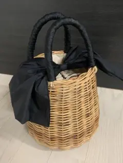 籐製リボン付きかごバッグ