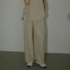 美品　HER. 24ss リネンライククロスパンツ　ベージュ