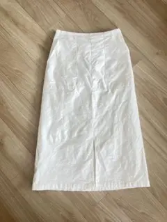 AUNT MARIES' 難あり　白　形の綺麗なホワイト 台形スカート