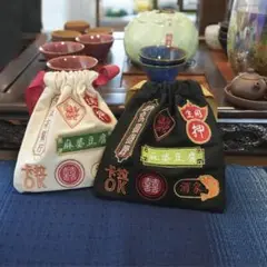 新品未使用　FLAPPERチャイナタウン 巾着ポーチ　袋 ケース 小さめ 白