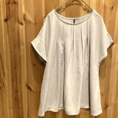【シスベイル】ブラウス　半袖　タック入り　裾フレア　大人可愛い　綺麗め　オフィス