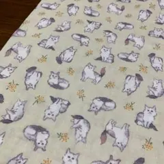 ねこ柄　ダブルガーゼ生地　クリーム色108cm ×45cm