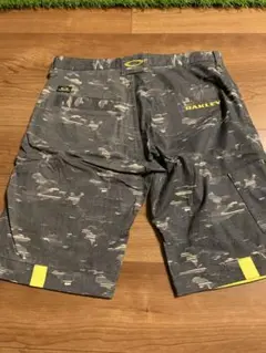 OAKLEY ショートパンツ グレー/イエロー　36 オークリー